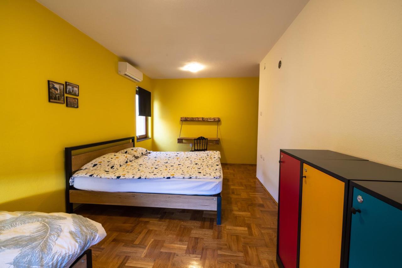 פרישטינה Hostel Prishtina Backpackers מראה חיצוני תמונה